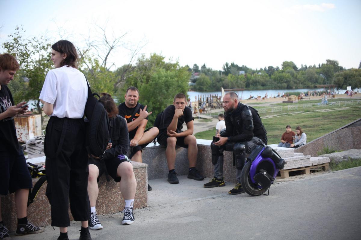 В Кургане поставили скамью памяти группы «Король и Шут» | 08.08.2023 |  Курган - БезФормата