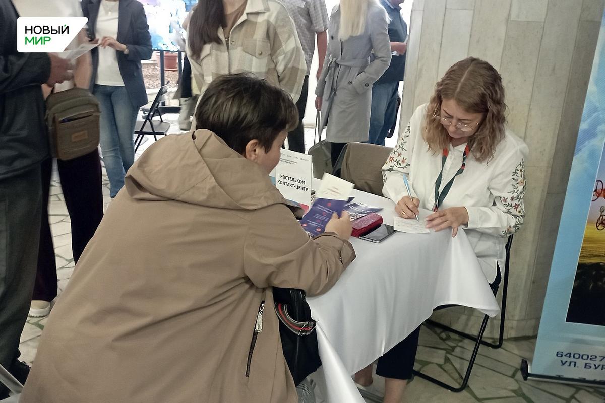 В курганской филармонии проходит областная ярмарка вакансий | 28.06.2024 |  Курган - БезФормата